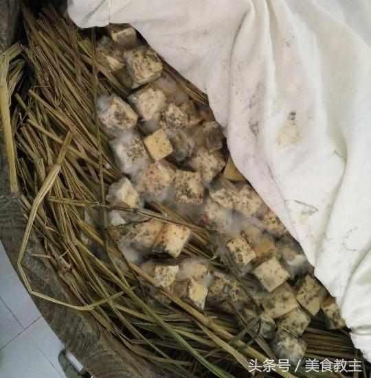 华体会网页版|人美心善!张柏芝外出采购 见老人没口罩大方赠送(图2) 华体会体育在线登录