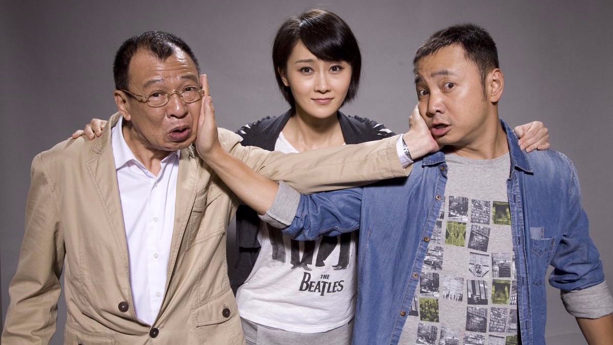 华体会网页版|人美心善!张柏芝外出采购 见老人没口罩大方赠送(图1) 华体会体育网站